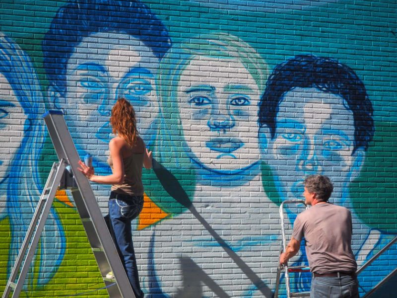Amélie Zimmermann at work on the cut 11 percent mural with Fabrice Thomasseau