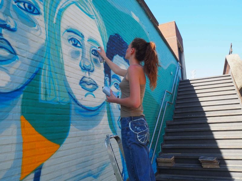 Amélie Zimmermann at work on the cut 11 percent mural