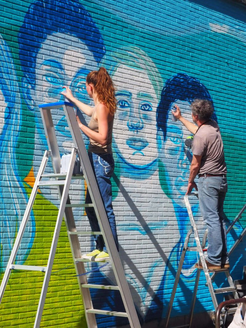Amélie Zimmermann at work on the cut 11 percent mural with Fabrice Thomasseau