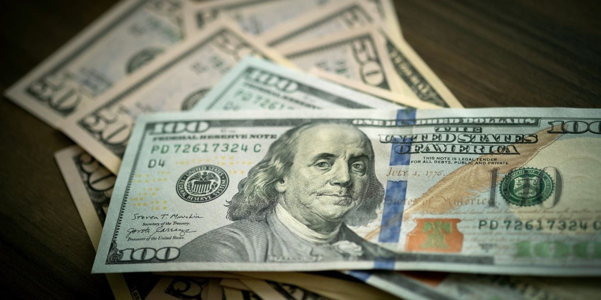 دلار وارد کانال ۱۶۴ هزار تومان شد