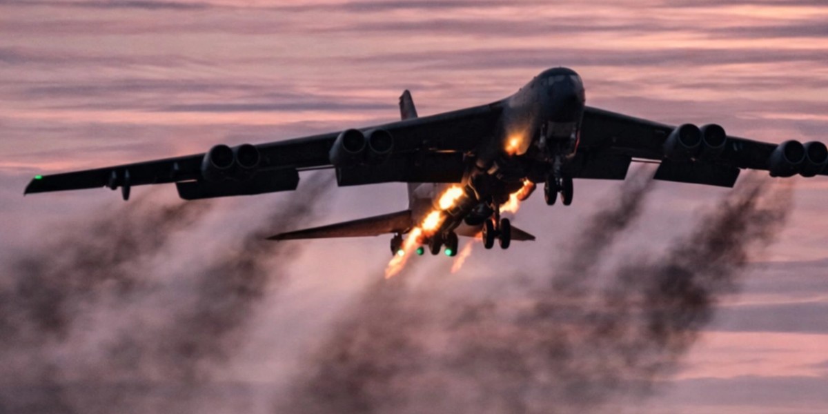 پرواز بمبافکنهای B-52 از بریتانیا