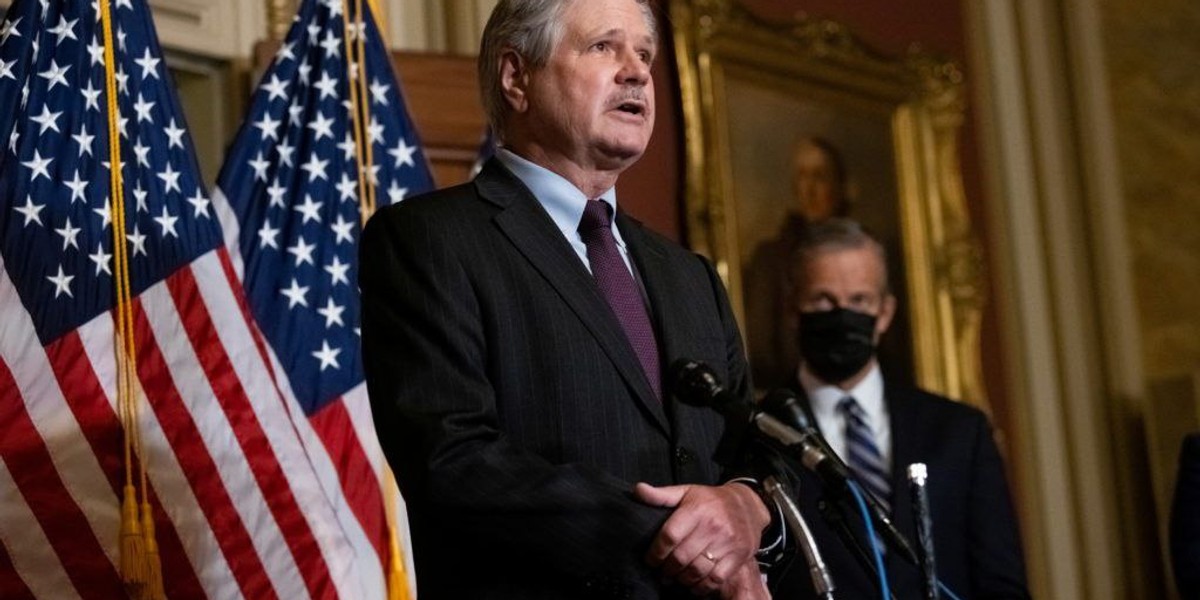 سناتور جمهوریخواه: آیتالله و حکومت بفهمد تغییر حتما باید صورت بگیرد