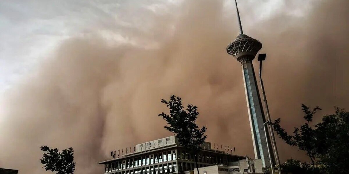 گرد و خاک و باد شدید تهران را به وضعیت هشدار رساند
