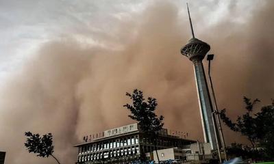 گرد و خاک و باد شدید تهران را به وضعیت هشدار رساند