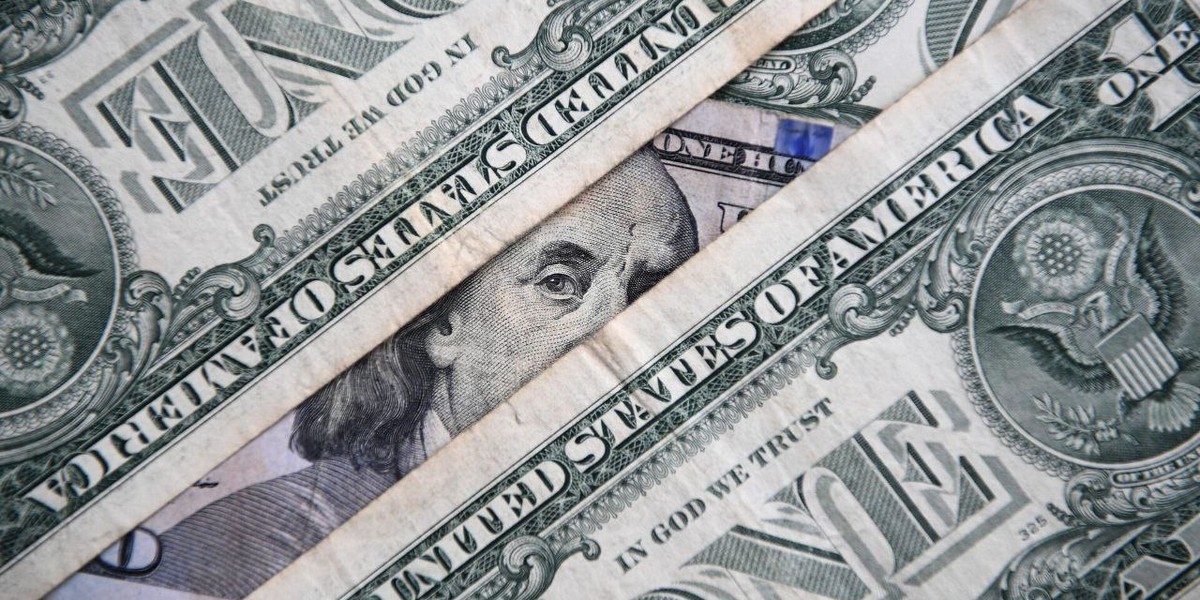 روزنامه تلگراف: روسیه مخفیانه ۲.۵ میلیارد دلار پول نقد را با قطار به ایران فرستاد