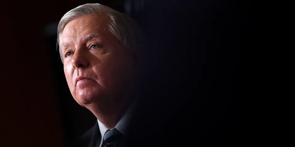 لیندزی گراهام به شرکای عرب منطقه توصیه کرد برای تغییر وضعیت ایران از رئیسجمهور آمریکا پشتیبانی کنند