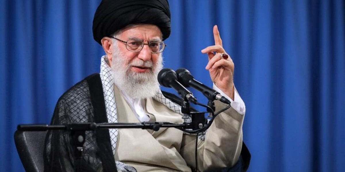 رهبر جمهوری اسلامی علی خامنه ای توسط مردم کشته شد