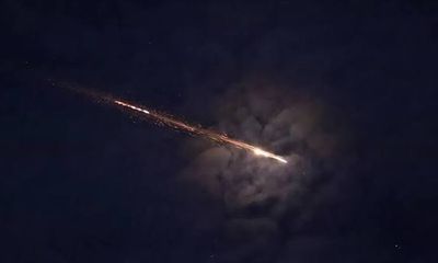 اصابت پرتابه ناشناس به یک شناور در تنگه هرمز