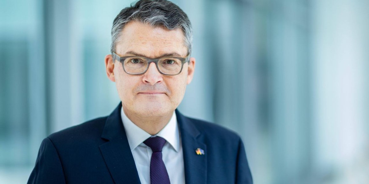 عضو پارلمان آلمان دیدار با رضا پهلوی را «افتخار بزرگ» خواند