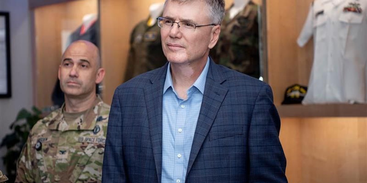 ترامپ با وزیر نیروی هوایی آمریکا دیدار میکند