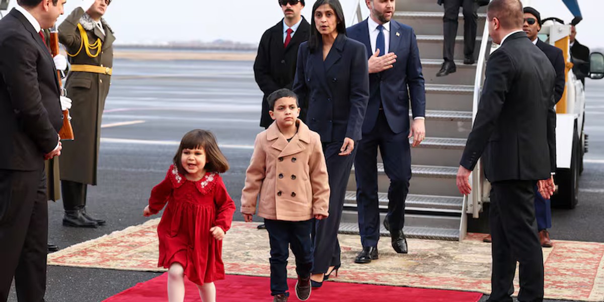 جیدی ونس پس از پایان سفر به ارمنستان وارد باکو شد