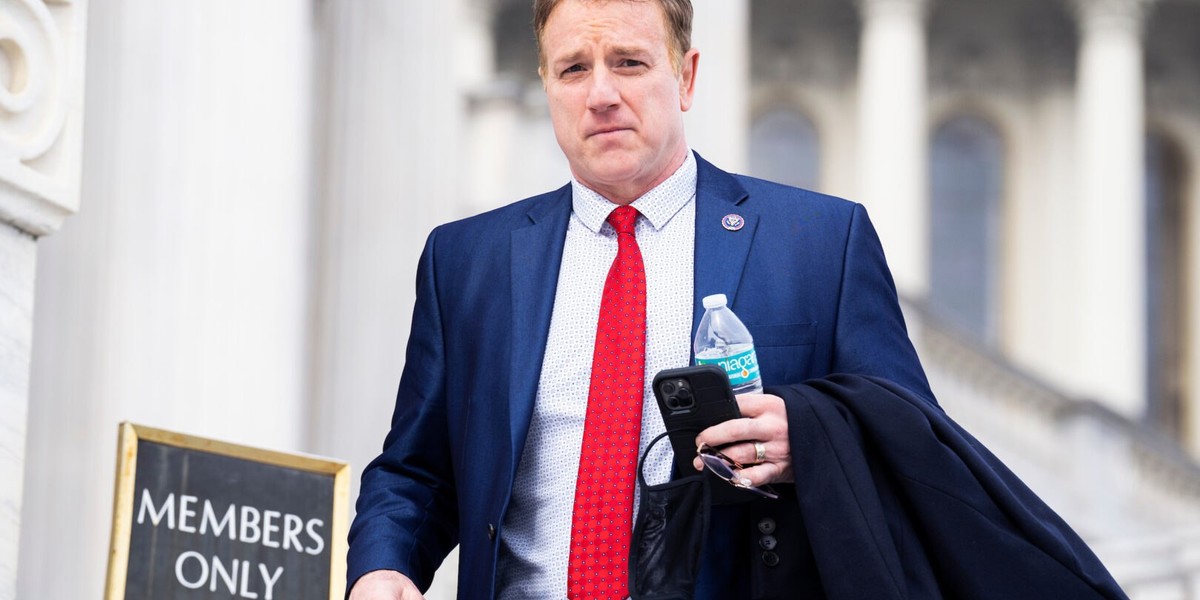 پت فالون: دیگر پولی برای صندوق جنگی ملاها باقی نمانده است