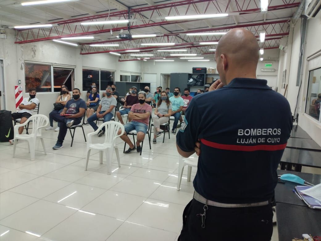 Cover Image for Academia aspirantes a Bomberos Ciclo 2021