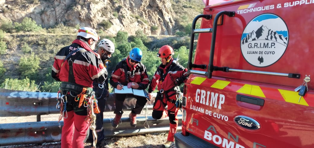 Cover Image for Práctica de rescate en precipicio