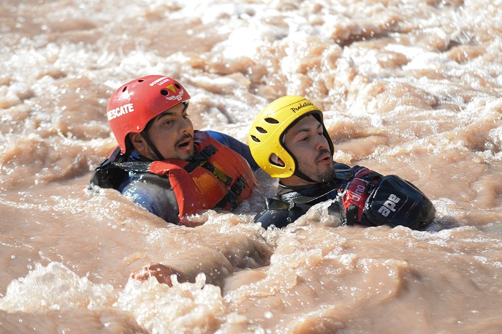 Cover Image for Práctica de rescate acuático en el Río Mendoza