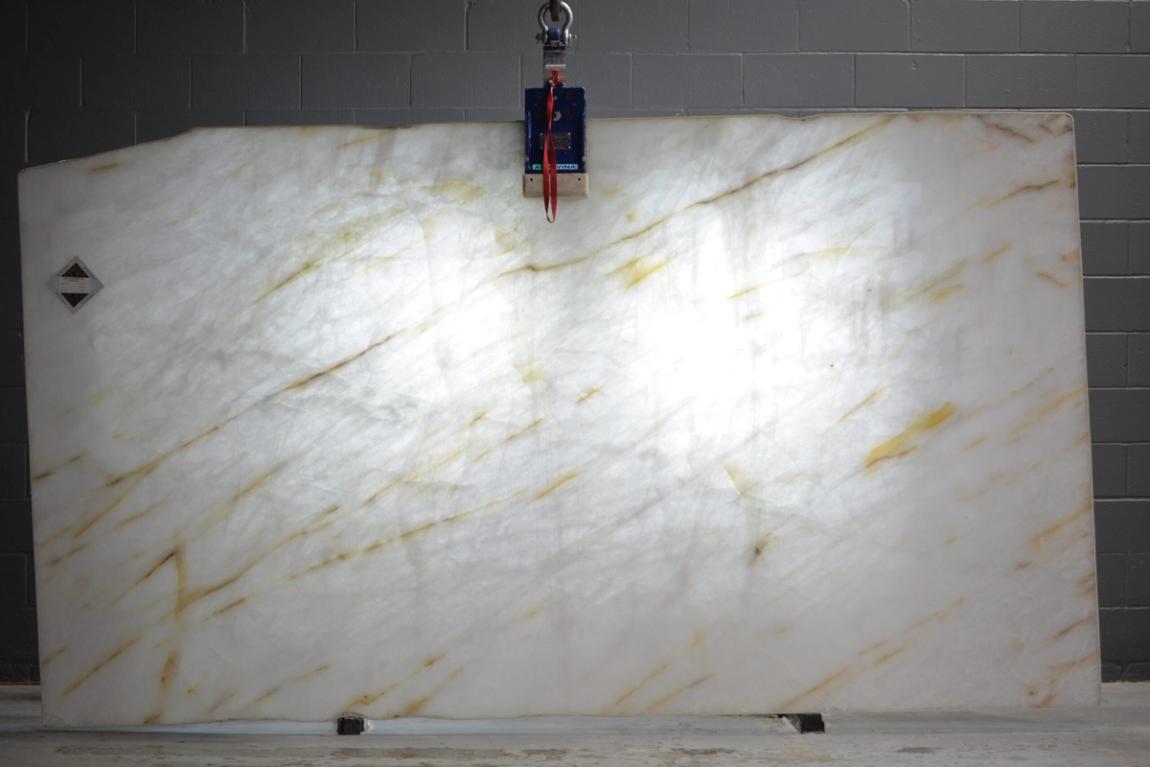 Cristallo Supreme Gold natural-stone slab installation