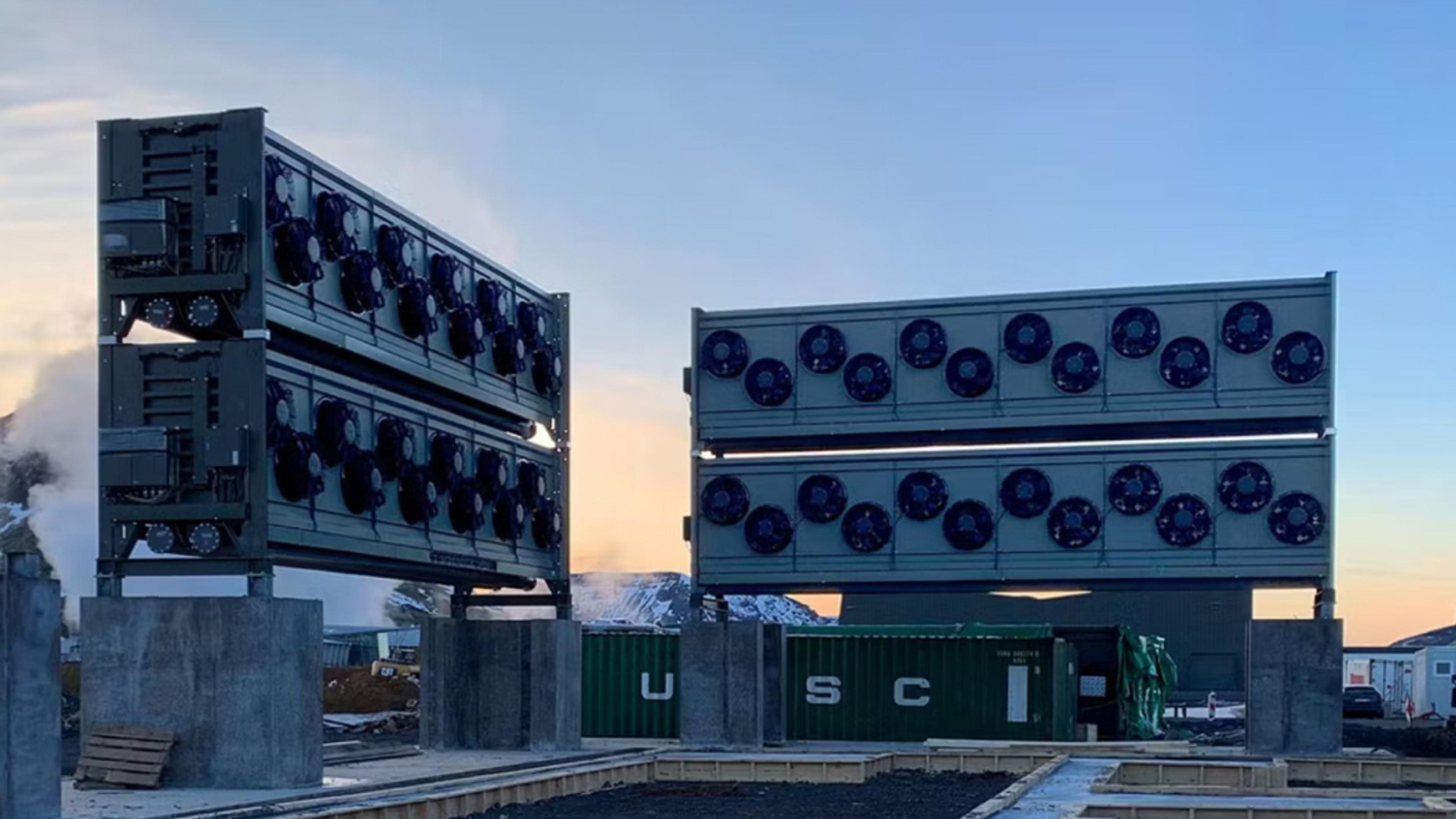 Direct carbon air capture
