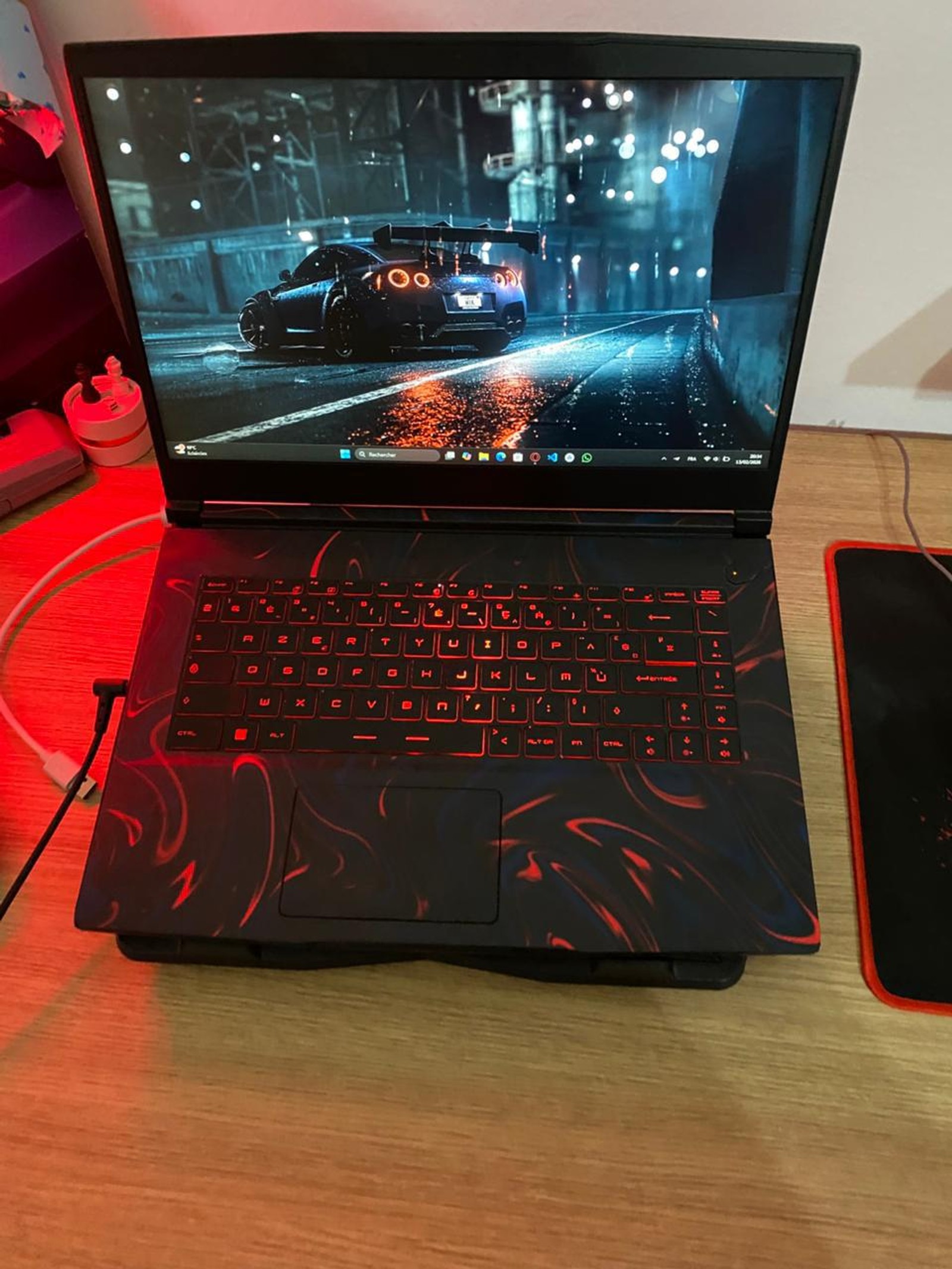 distortion red on MSI GF65 THIN 16W2 15.6