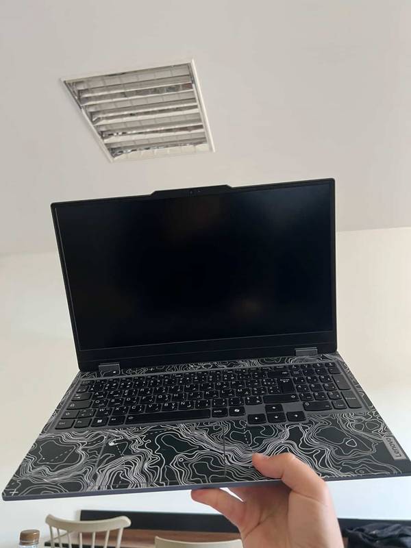 bittrace black on Lenovo LOQ 15IAX9-15IRX9 