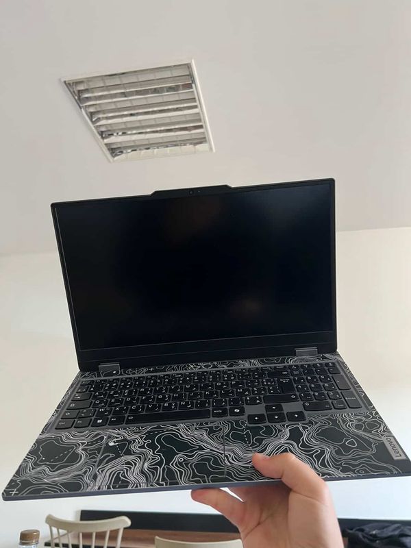 bittrace black on Lenovo LOQ 15IAX9-15IRX9