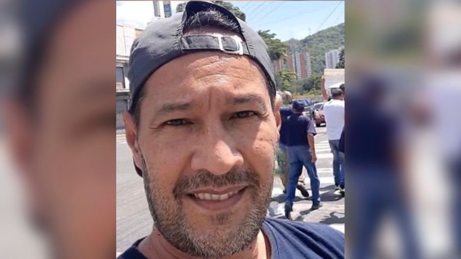 Nelson Piñero, militante de Encuentro Ciudadano, fue trasladado a un tribunal en el estado Carabobo en horas del mediodía