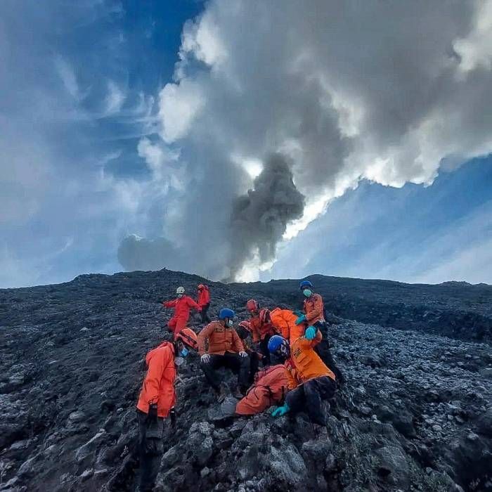 Luego de dos días de la letal erupción del volcán Merapi en Indonesia deja 22 fallecidos y 10 desaparecidos 