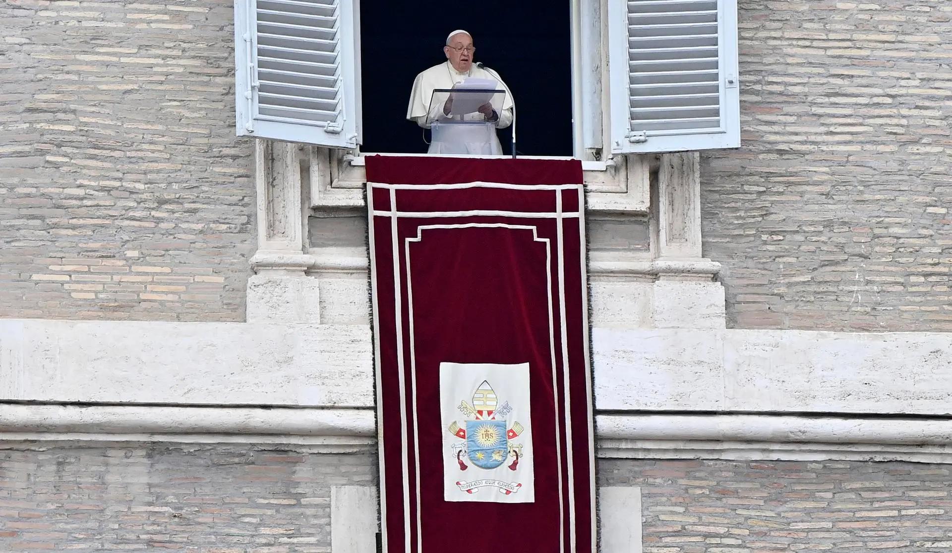 Papa Francisco: “La paz es posible, con la guerra solo ganan los fabricantes de armas” 