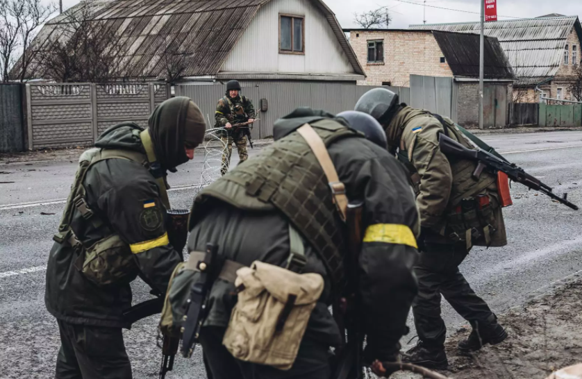 Ucrania asegura haber matado a más de 12.000 militares rusos y destaca que "repele la ofensiva" en Kiev
