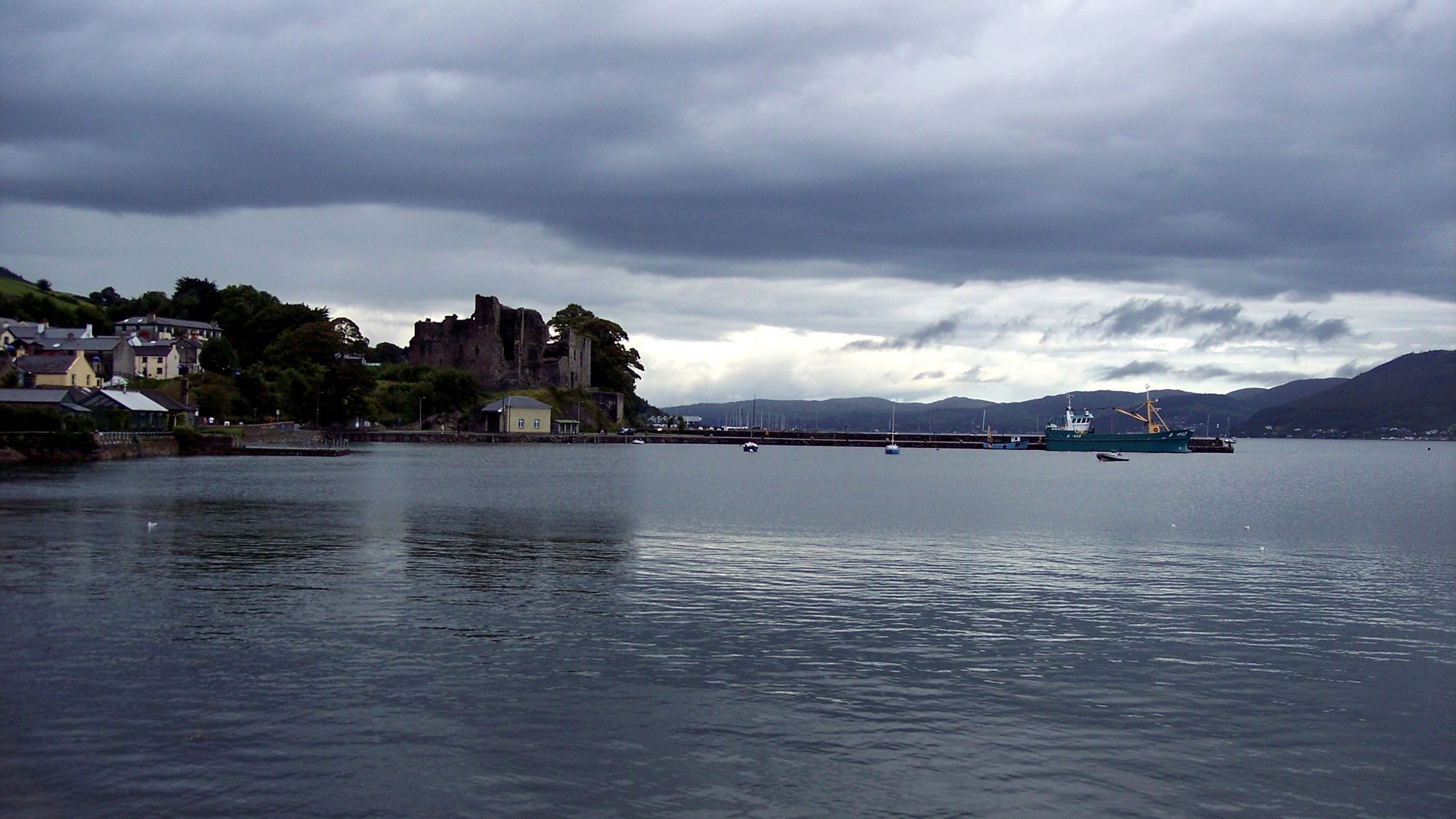 The medieval King John's Castle beside the harbour at Carlingford, on the Cooley Peninsula.