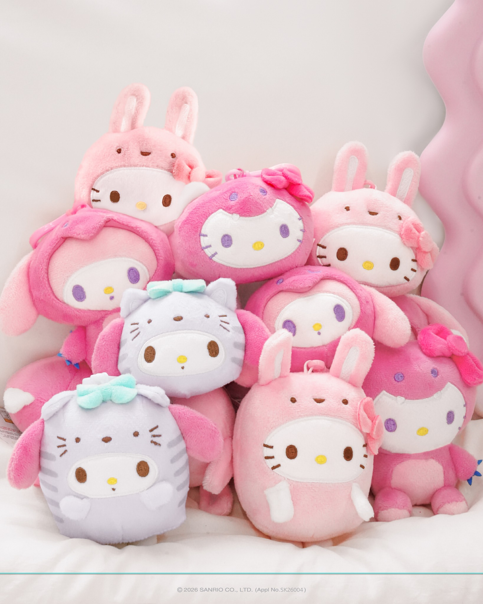 【韓国ダイソー】可愛すぎて売り切れ必至！サンリオの新作着ぐるみマスコット＆ディズニーのひんやりネッククーラーが新登場
