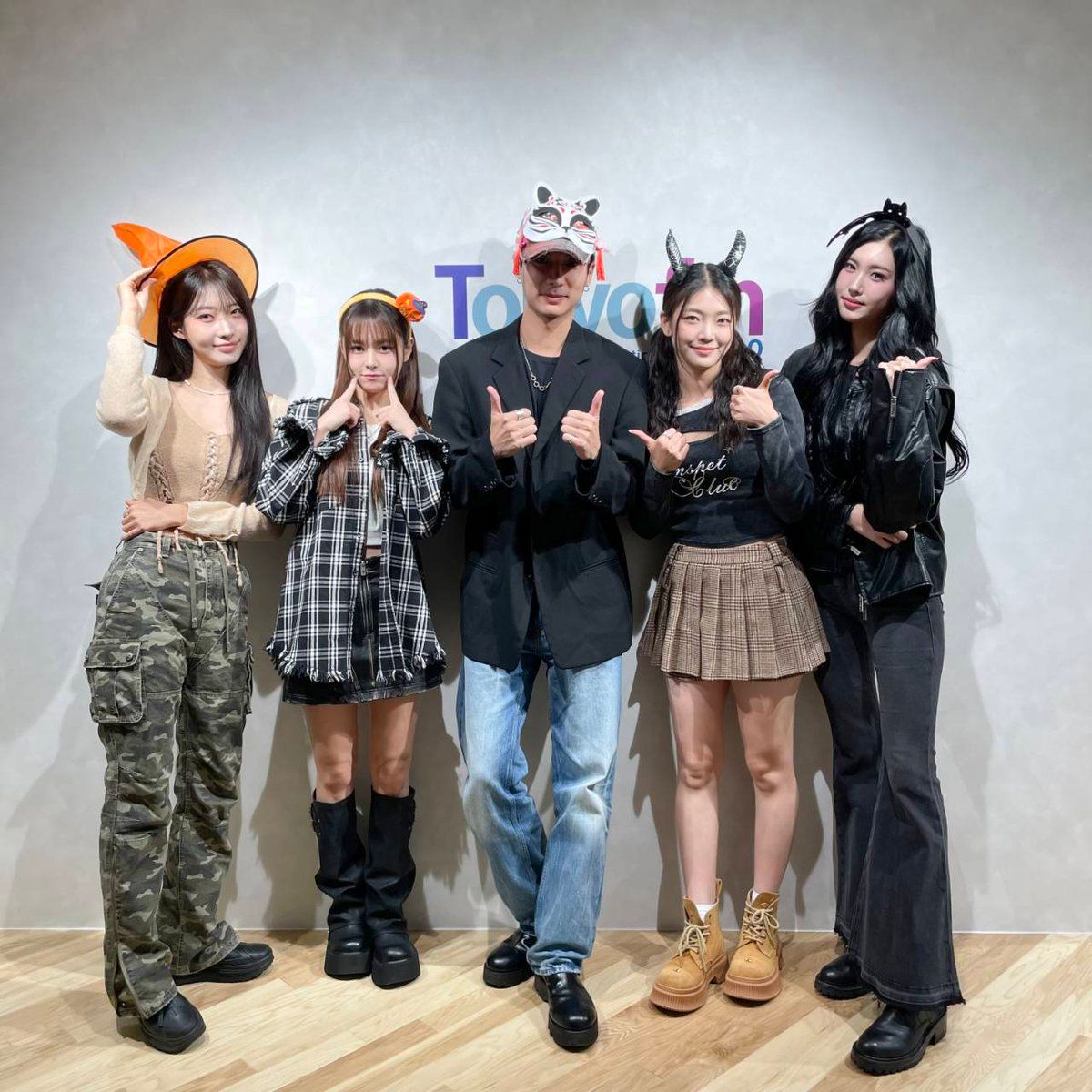 EVERGLOW、ラジオ『POP-K TOP10 Friday』に全員出演──ハロウィン仮装＆ファンミ直後のトークも披露