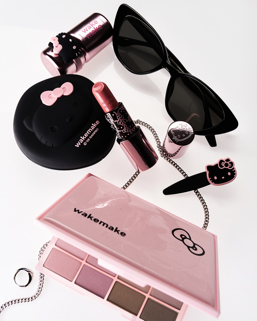  【WAKEMAKE×ハローキティ】4/1発売！「ブラックエディション」の全貌を公開。シックな黒リボンが可愛い限定ラインナップ