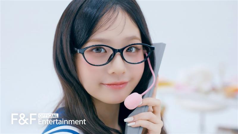 UNIS、日本初シングル「もしもし♡」MVティザー公開！HoneyWorksと初コラボで魅せる“恋のドキドキ”