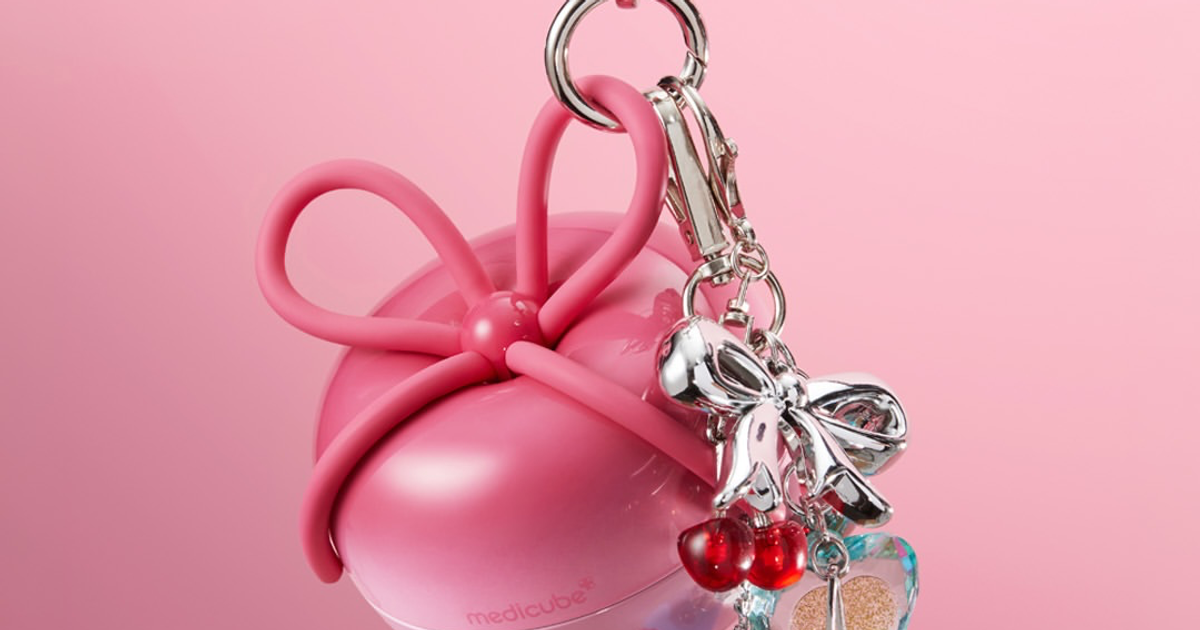 Medicube×FOREVER CHERRY】可愛すぎる!バッグチャームにもなる Medicube×FOREVER CHERRY】可愛すぎる!バッグチャームにもなる