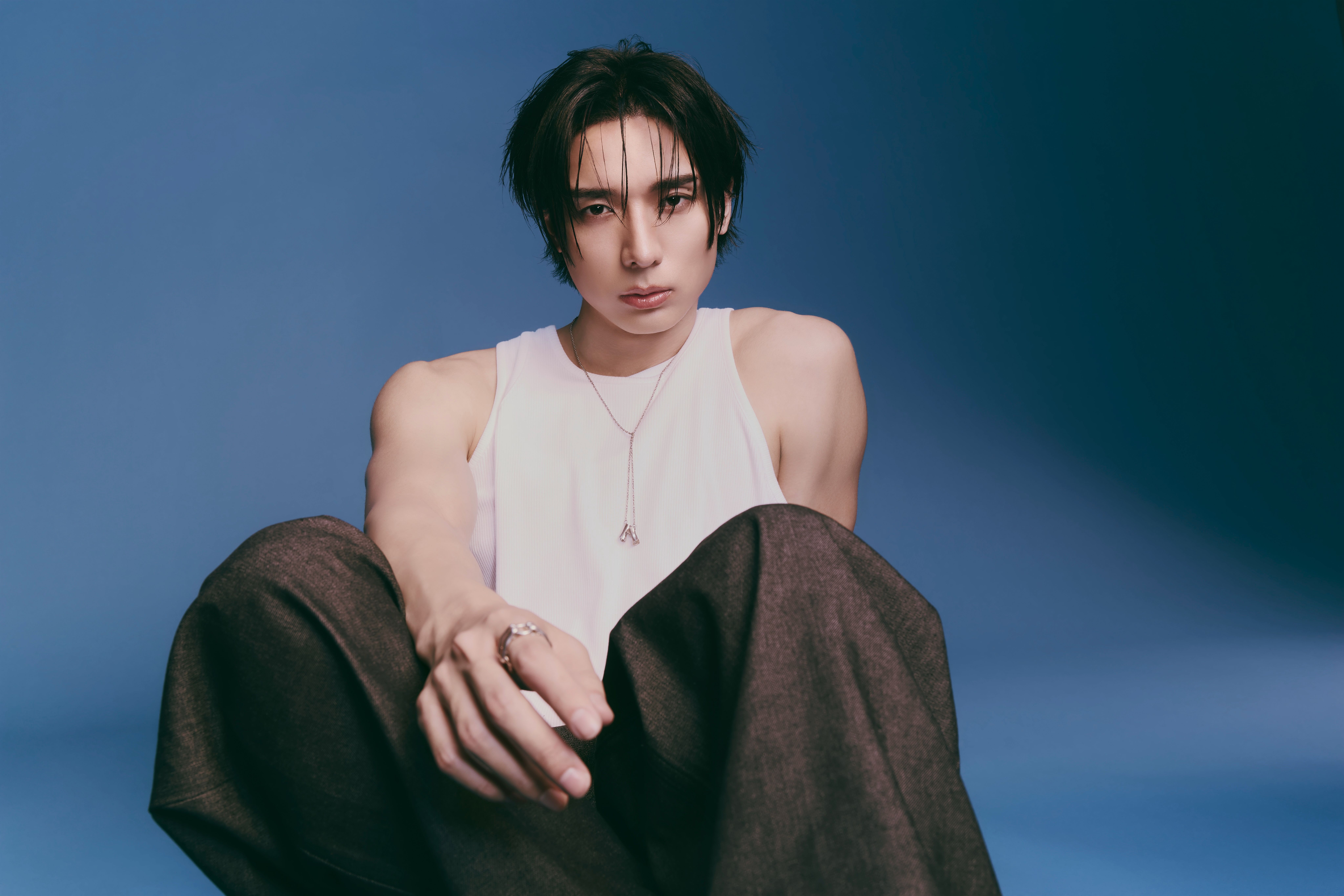 安達祐人、日本再始動の狼煙を上げる1st EP「BLUE SPRING」リリース！“青春”と“決意”を描いた濃密な4曲