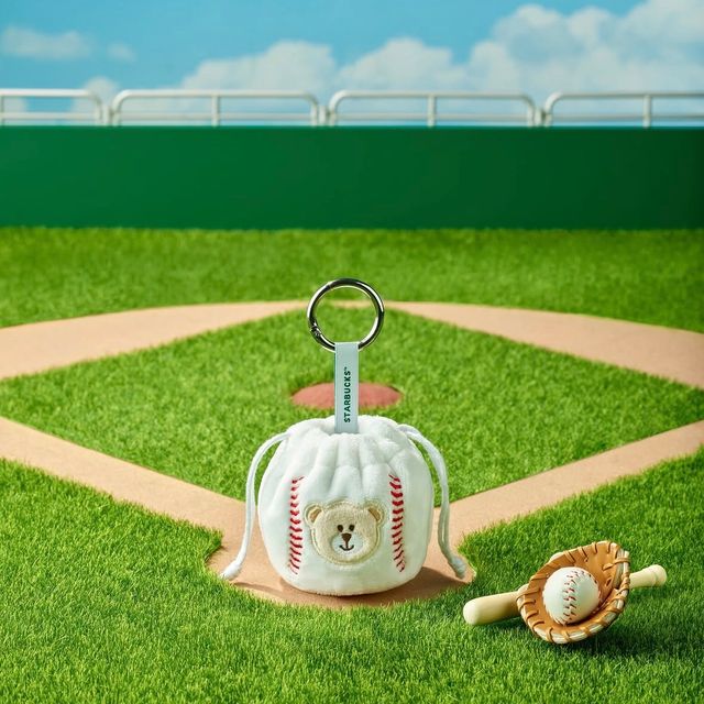 【韓国スタバ】野球ファン必見!ベアリスタが描かれた「野球ボール福巾着キーリング」が数量限定で登場
