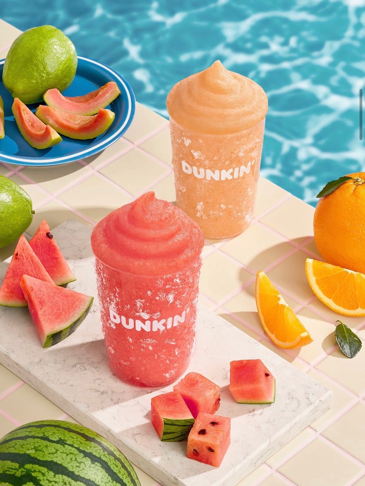 【韓国ダンキンドーナツ】夏を乗り切る新作ドリンクが登場！「スイカ」＆「グアバオレンジ」の清涼感あふれるクーラッタ2種をチェック