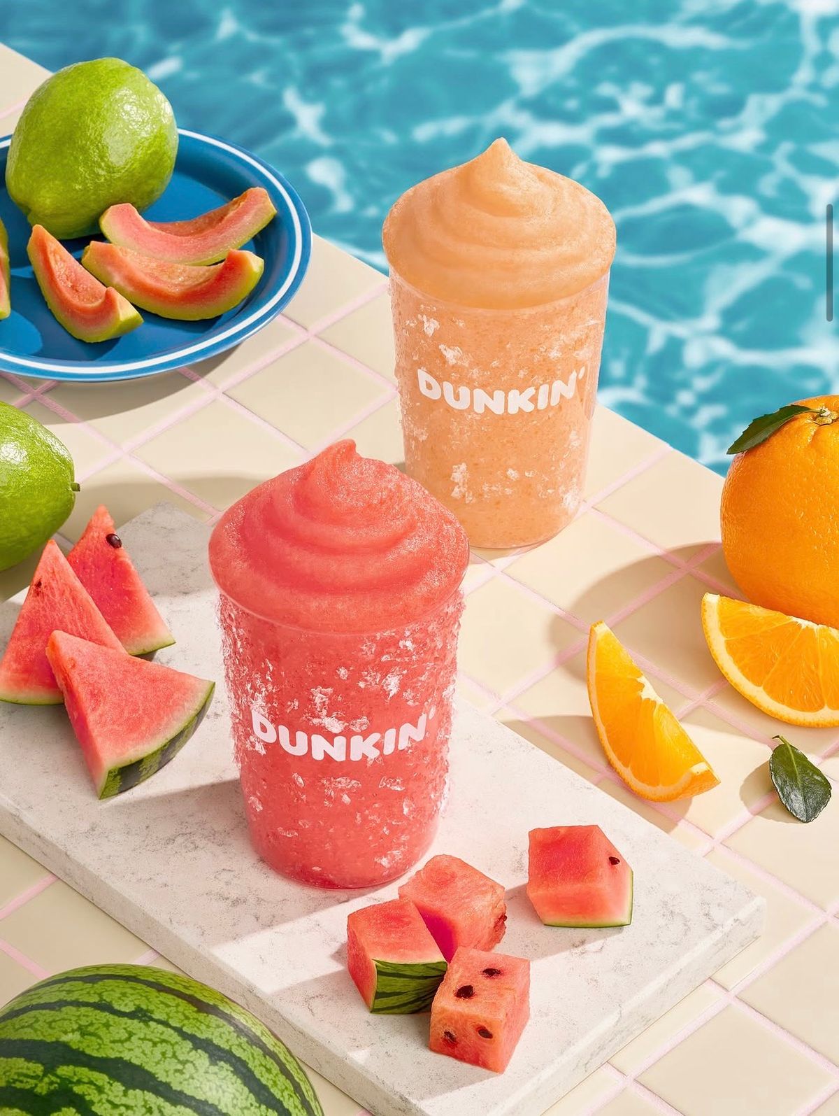 【韓国ダンキンドーナツ】夏を乗り切る新作ドリンクが登場!「スイカ」&「グアバオレンジ」の清涼感あふれるクーラッタ2種をチェック