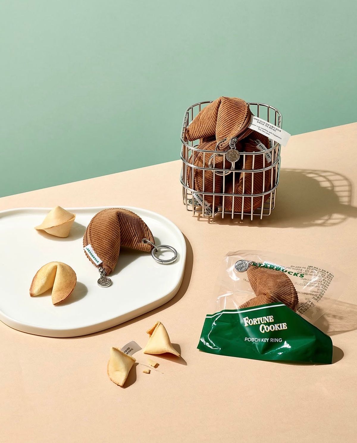 韓国スタバ新年キャンペーン|フォーチュンクッキーパウチキーリングが数量限定で登場