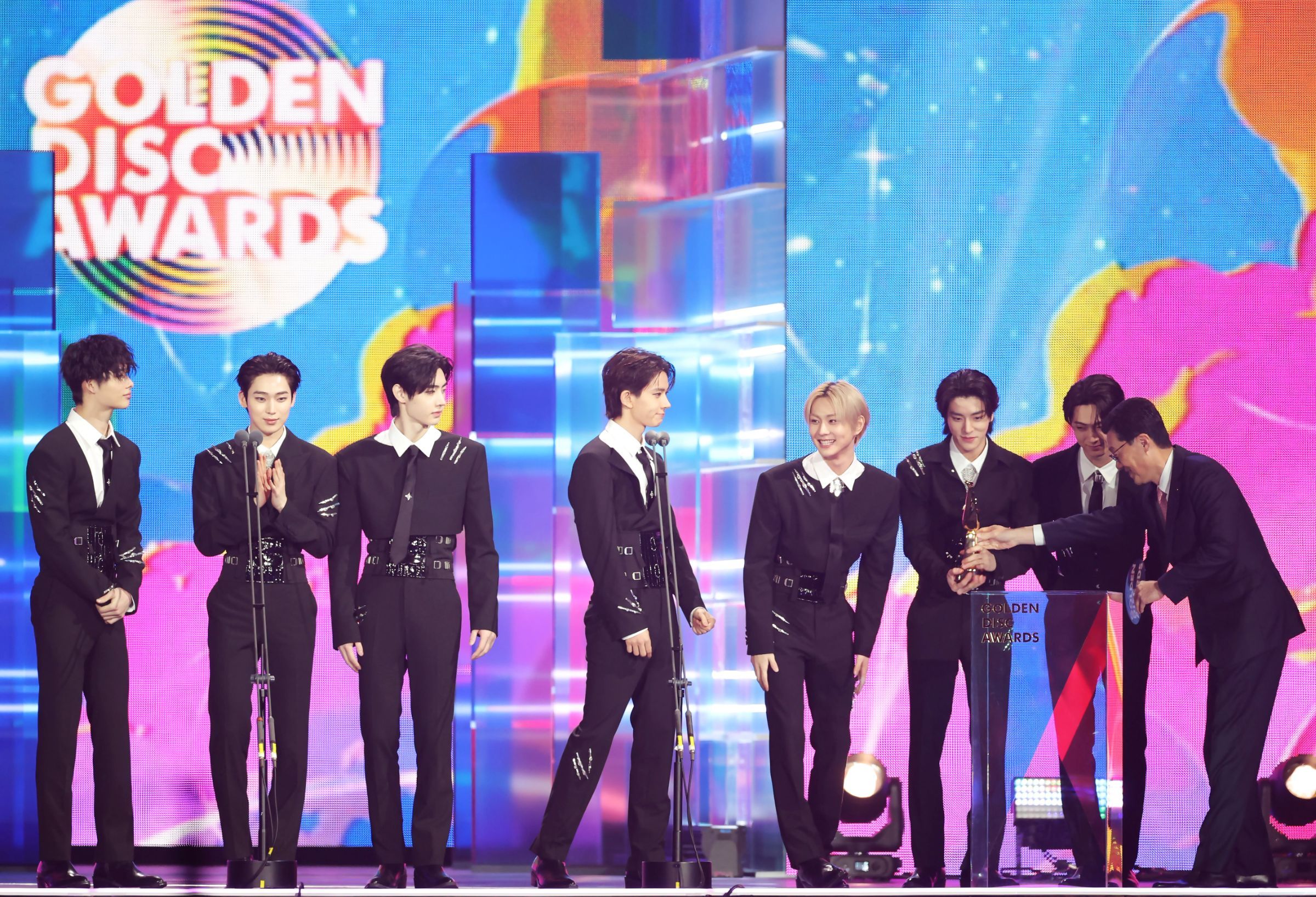 ENHYPEN、「第39回 GOLDEN DISC AWARDS」で「農心辛ラーメン賞」を受賞！福岡で6万人のファンが熱狂