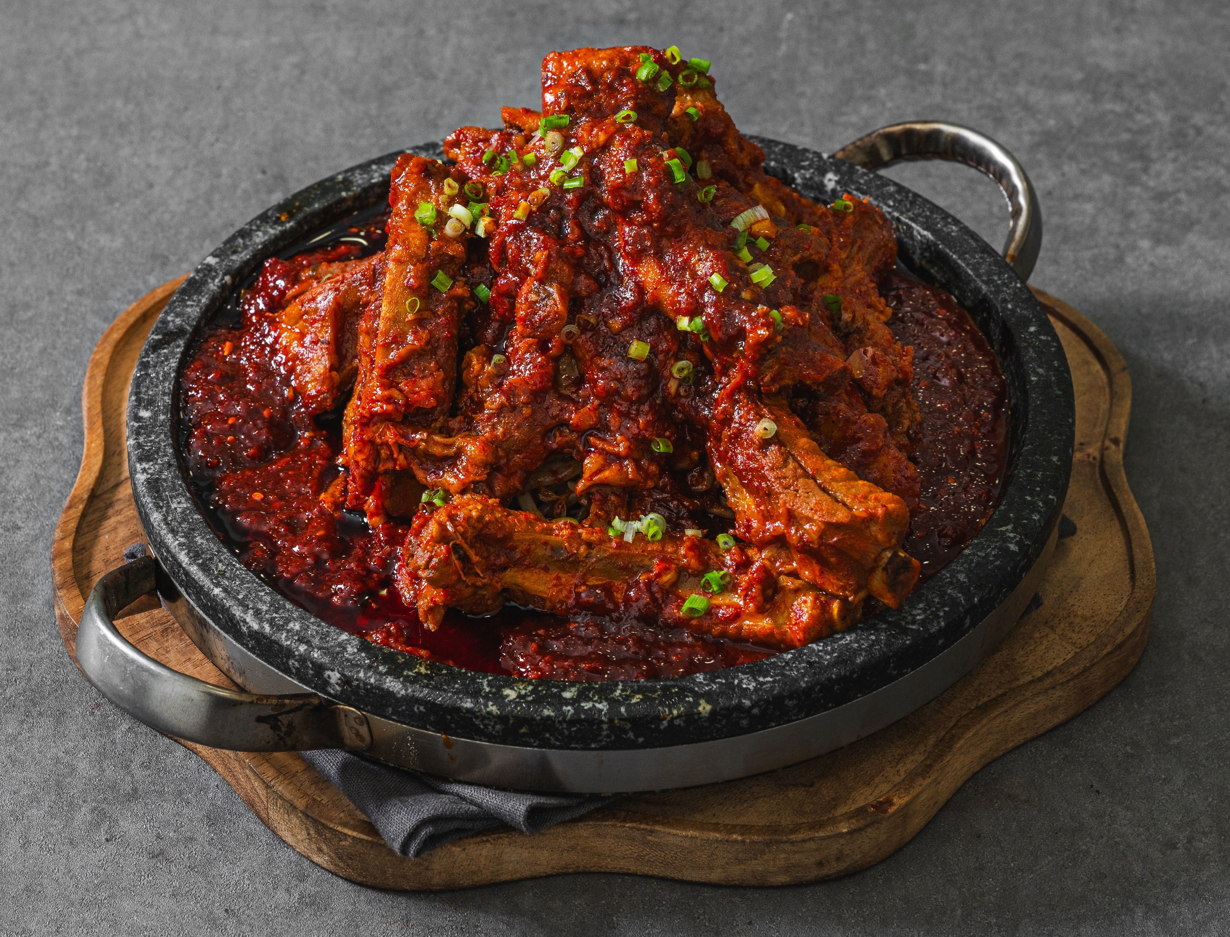 【日本初上陸】韓国・ソウルで話題の「ドゥンカルビ」新大久保・オボンジップで提供開始