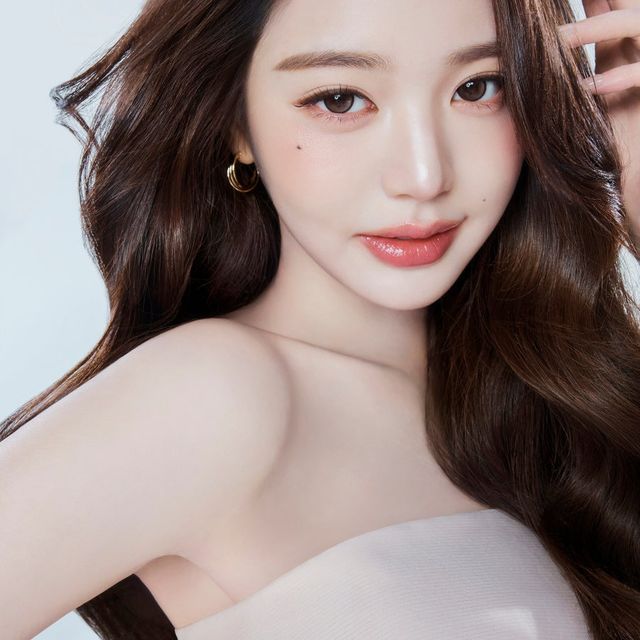 IVEウォニョン、ケラスターゼ「日本ローカルアンバサダー」に就任。新作「グロスアブソリュ」で水光ツヤ髪の新時代が始まる