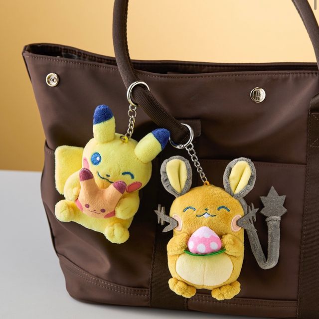 【韓国カフェ】EDIYA COFFEE×ポケモン!お菓子をぎゅっと抱えるピカチュウ&デデネの「限定キーリング」が登場