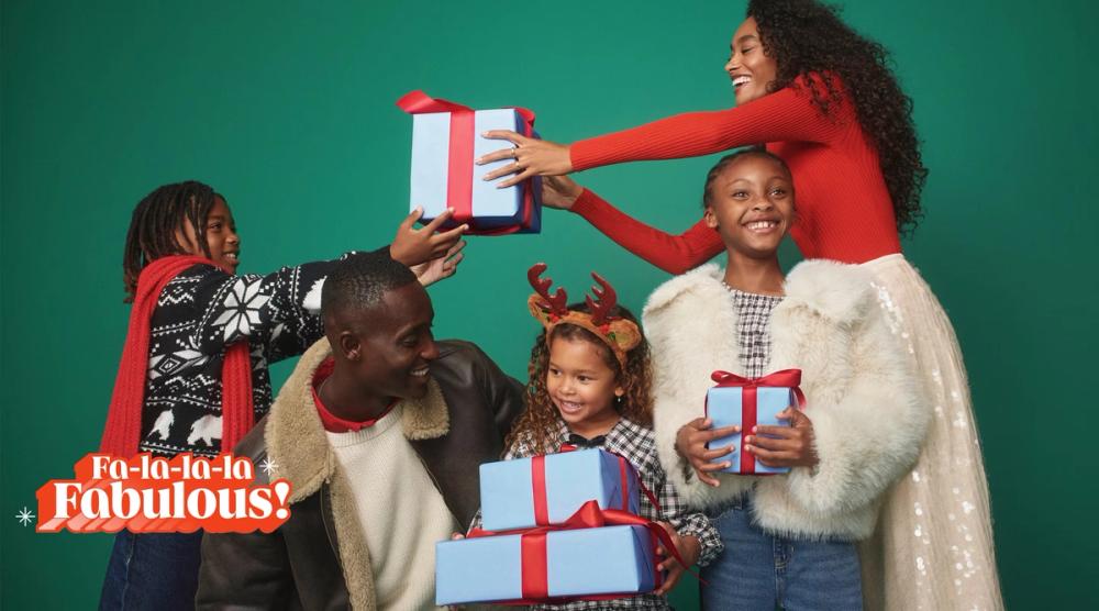 Holiday party-ready outfits from Old Navy Canada’s Fa-la-la-la fabulous campaign Holiday party-ready outfits from Old Navy Canada’s Fa-la-la-la fabulous campaign