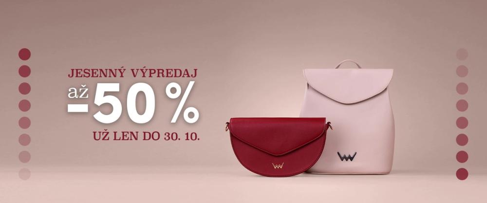 Modelka s kabelkou Vuch z jesennej kolekcie na farebnom pozadí Modelka s kabelkou Vuch z jesennej kolekcie na farebnom pozadí