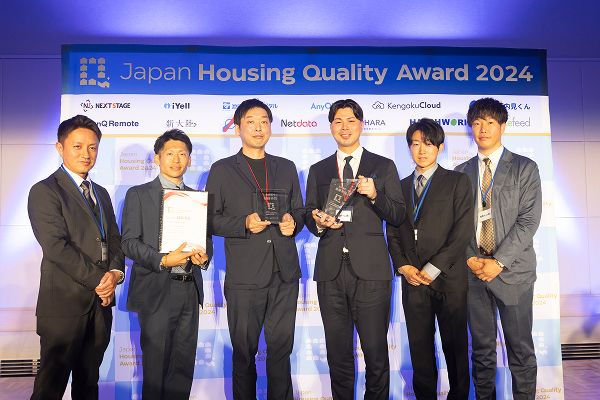 受賞した企業の集合写真