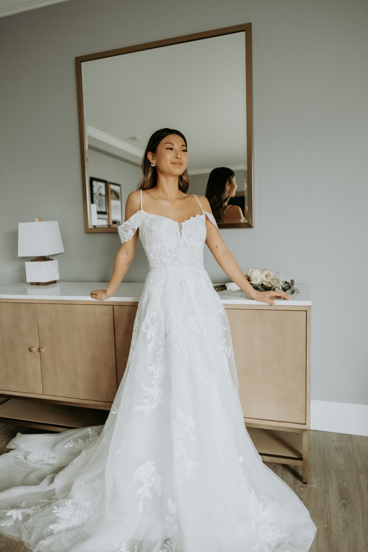 Elegant Lace A-Line Wedding Dress with Off-the-Shoulder Sleeves