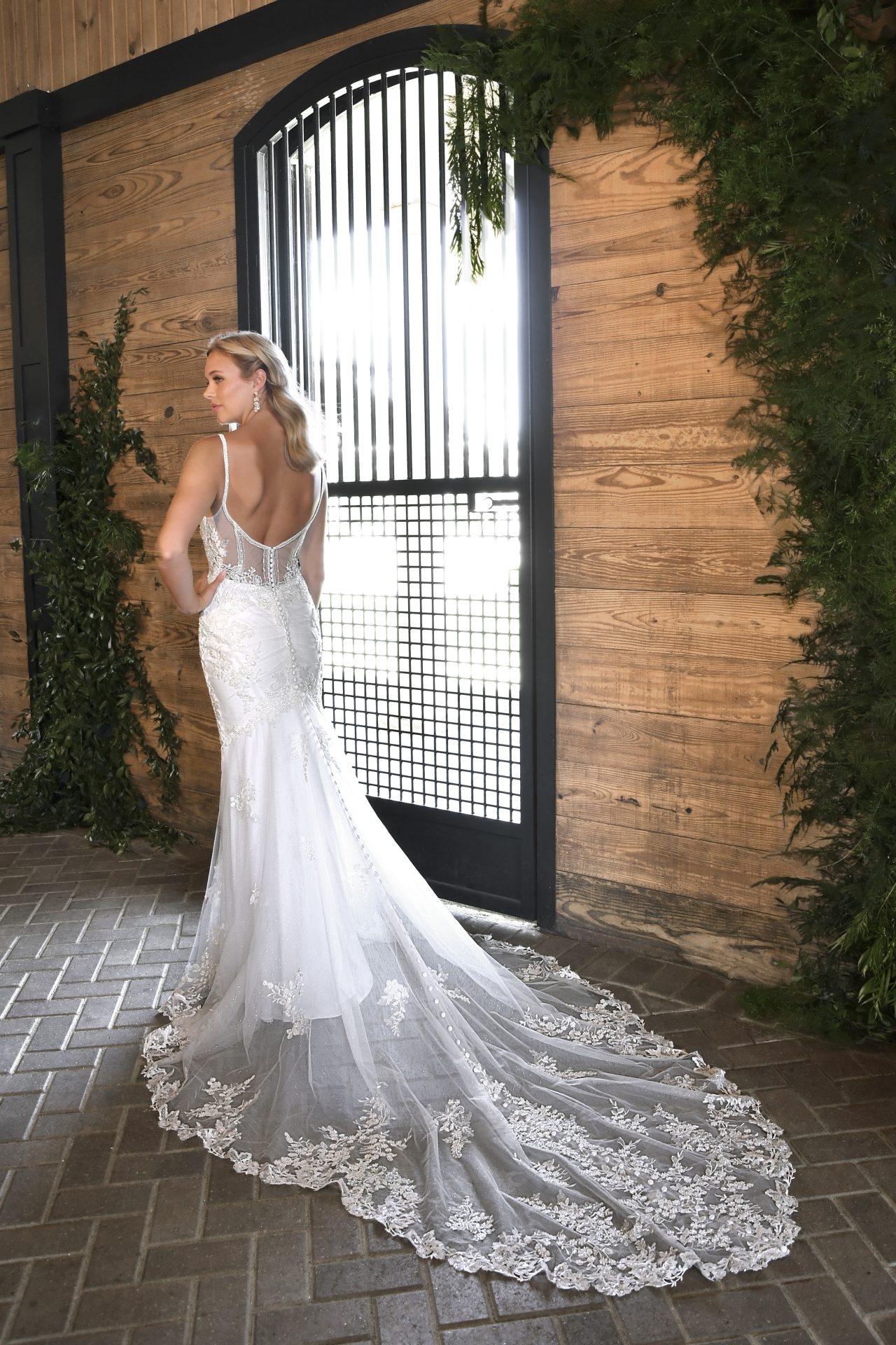 Vintage-Inspired Fit-and-Flare Wedding Dress with Square Neckline