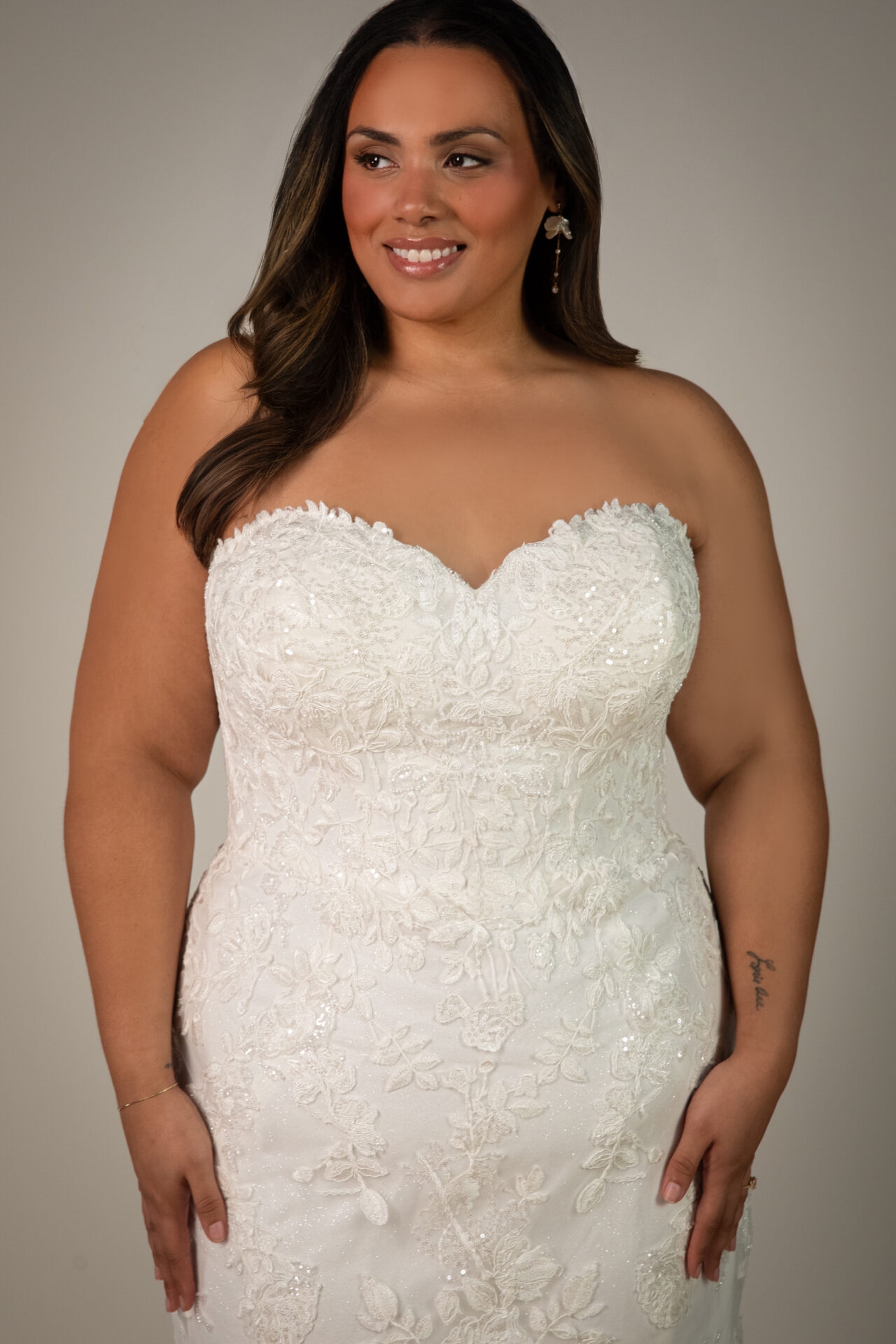 Shimmering Lace and Tulle Trumpet Wedding Gown with Sequin Floral Appliqués