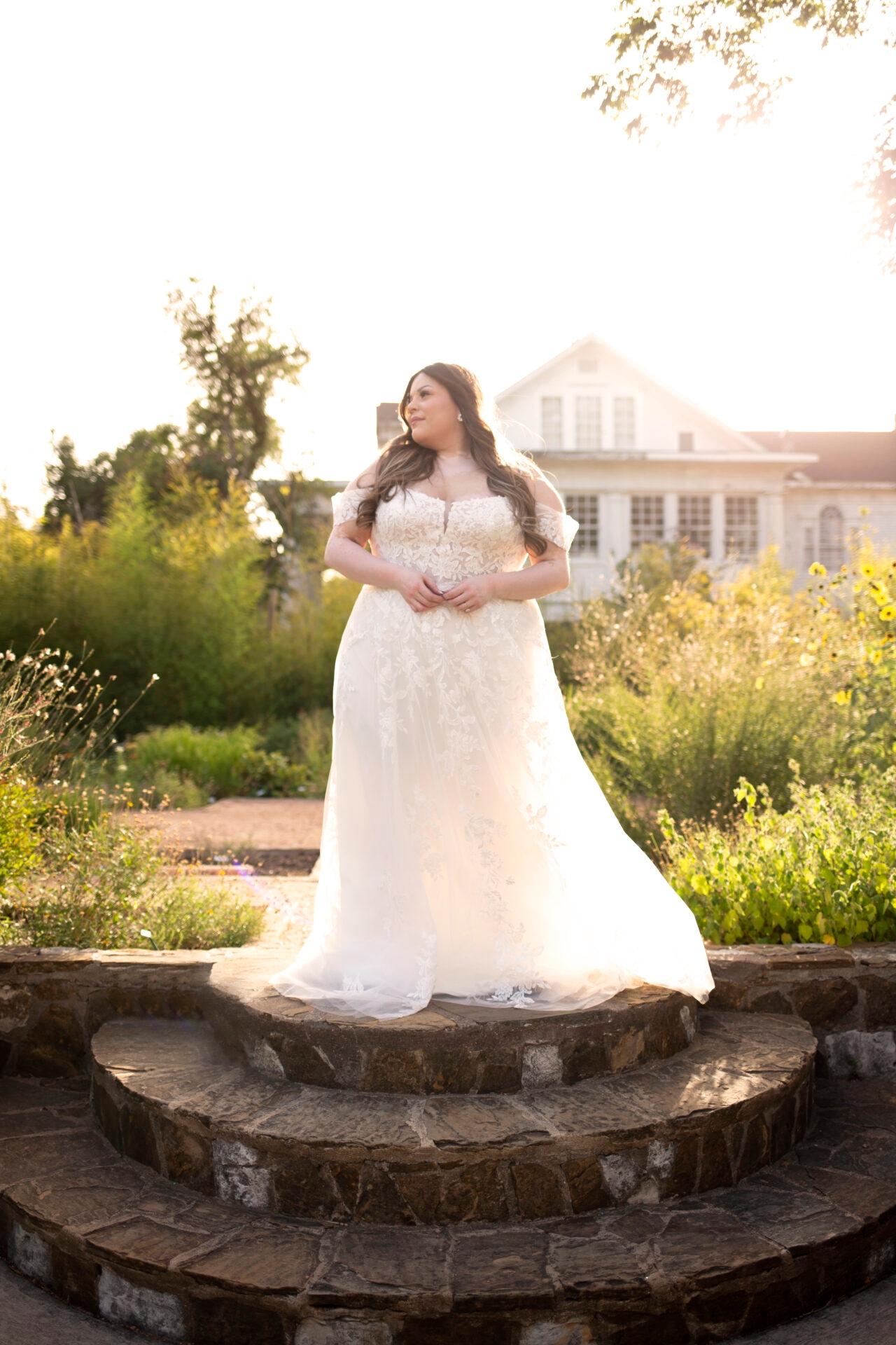 Elegant Lace A-Line Wedding Dress with Off-the-Shoulder Sleeves
